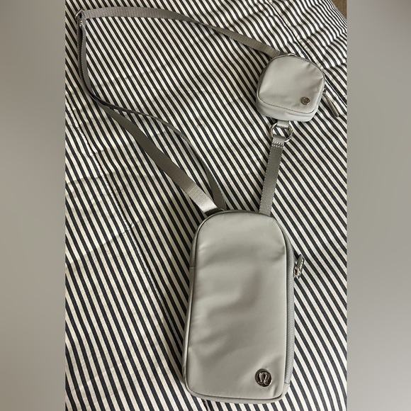 Lululemon cross body - Picture 2 of 3